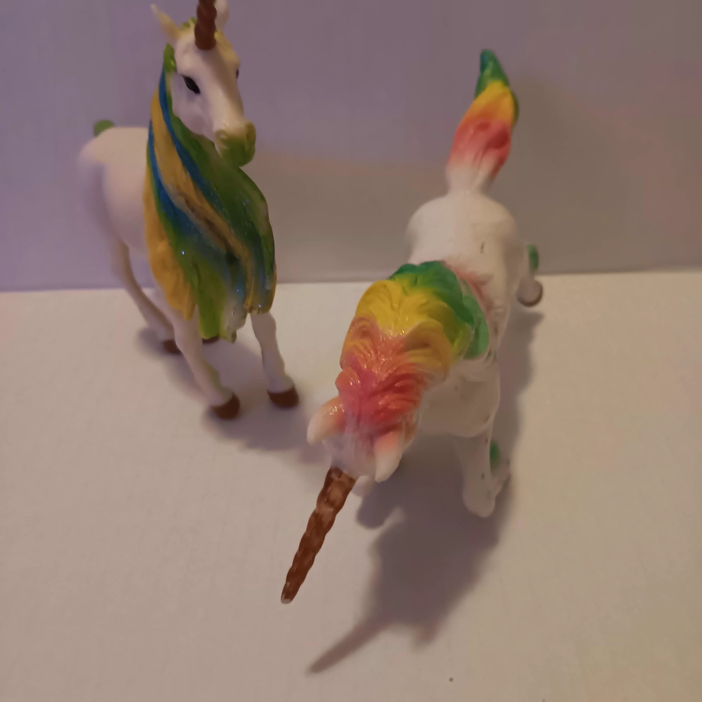 2 Schleich Bayala Rainbow Unicorn toy figurines White Rainbow Glitter Manes